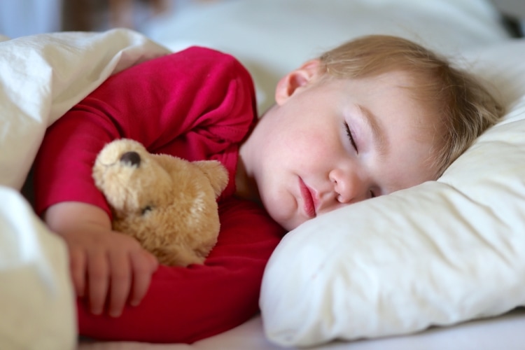 Что делать, если ребенок не может заснуть сам