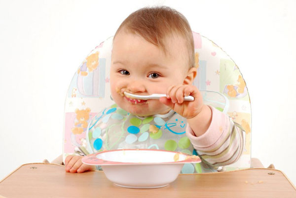 Как научить малыша правильно питаться?