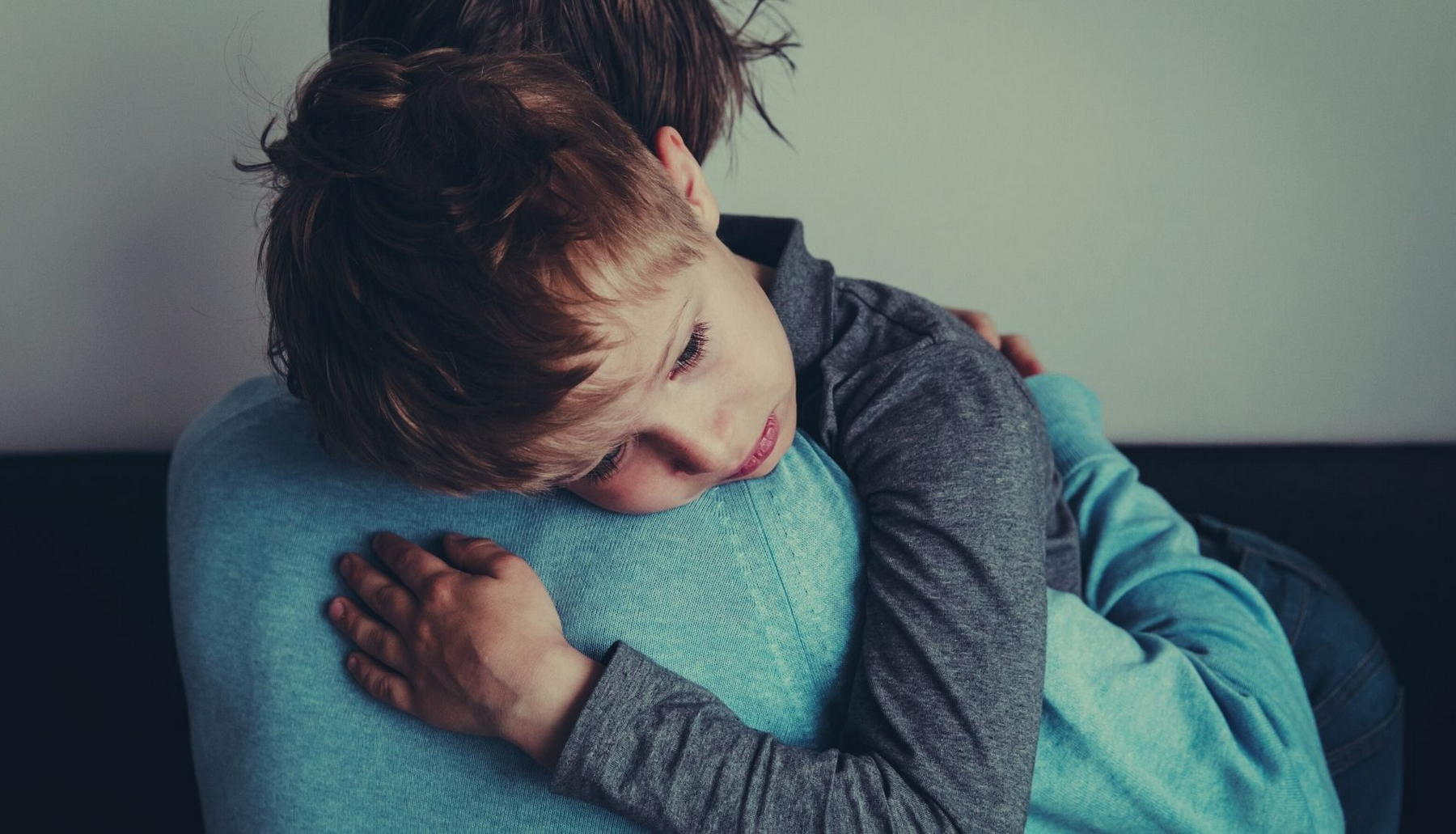 Как помочь ребенку преодолеть депрессию и страхи