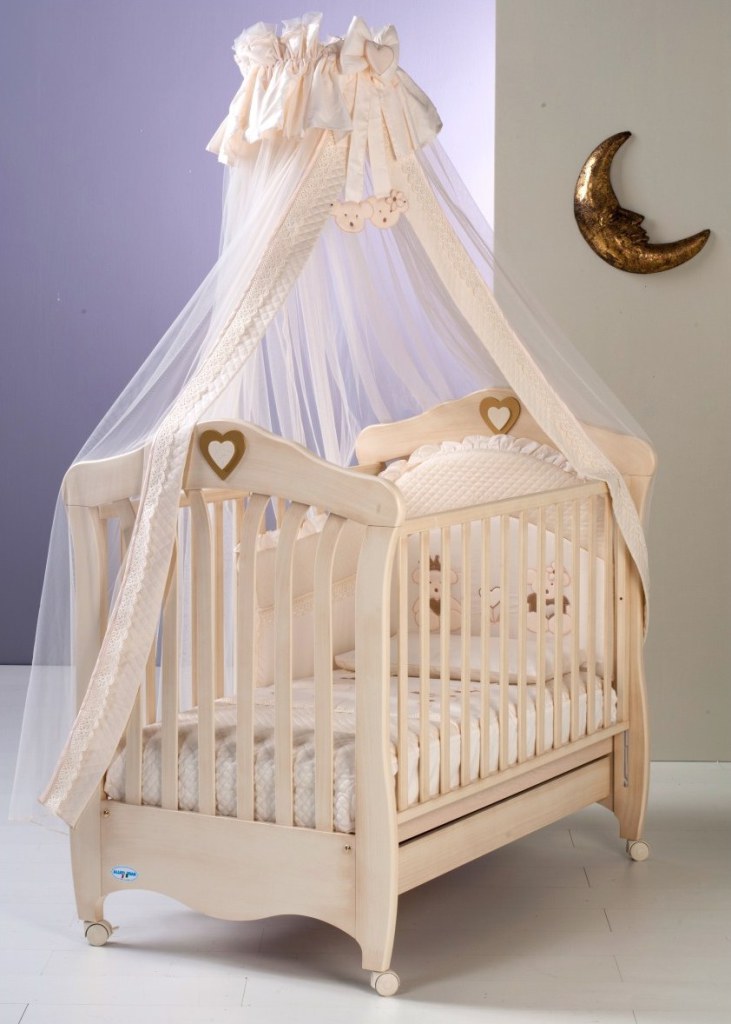 Как выбрать идеальную детскую кроватку для малыша?